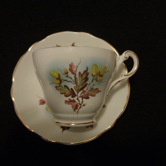 ACORNS & LEAFS ENGLISH BONE CHINA CUP & SAUCER - Picture 1 of 6